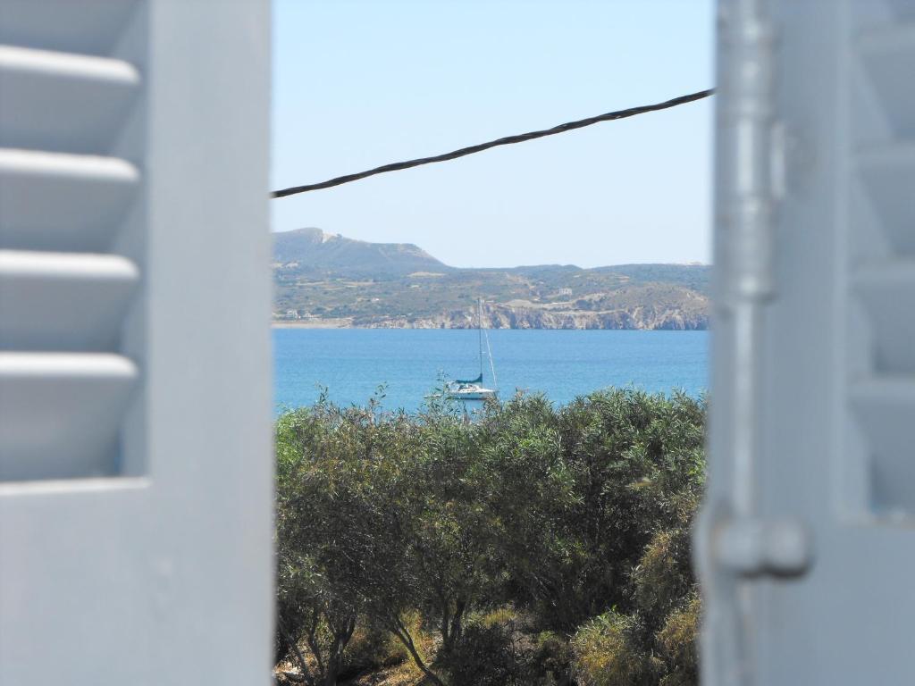 Milos Bay Suites Adamantas  Exterior foto